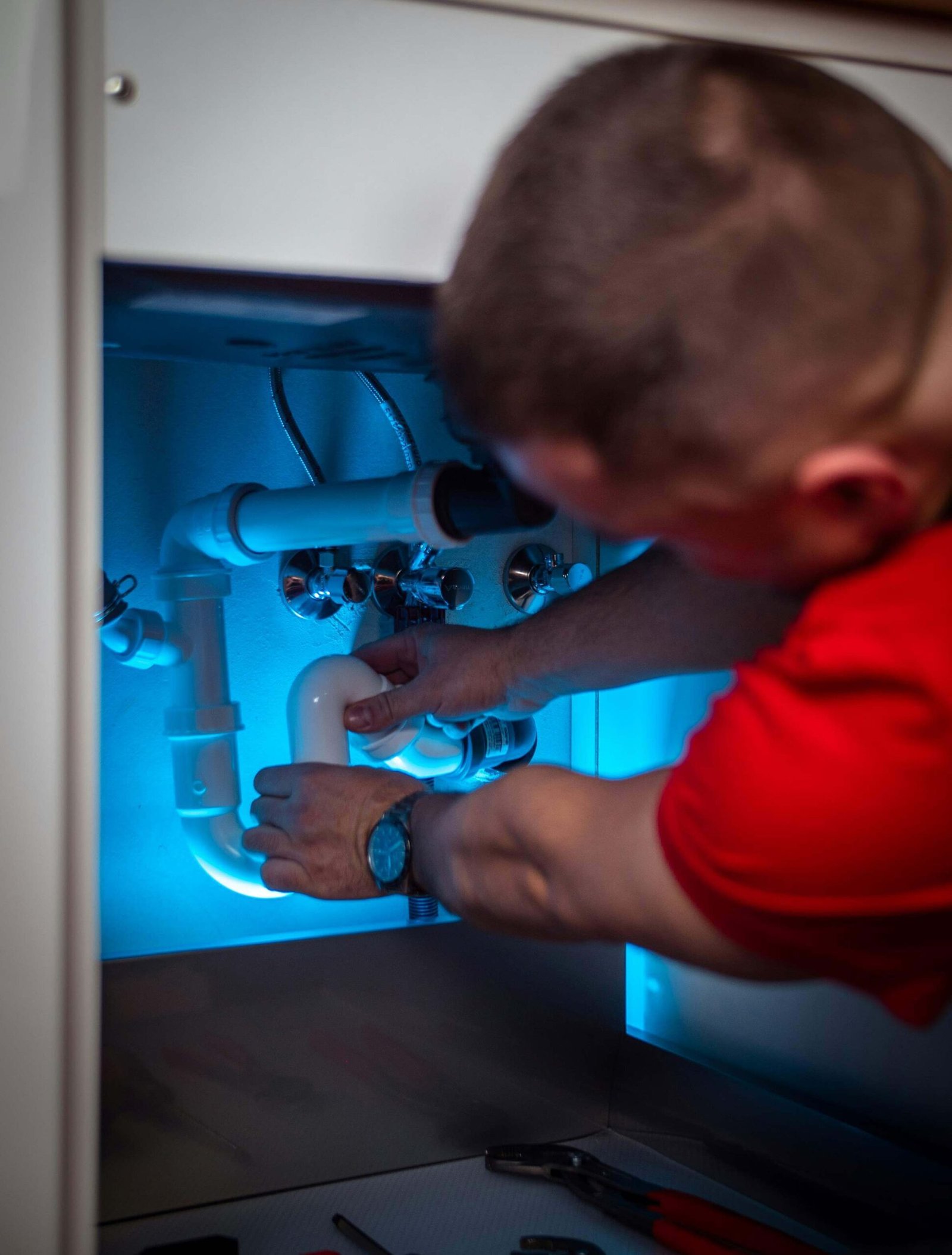 Emergency Plumber In Amboy WA – Sound Plumbing & Drain A plumber fixing piping
