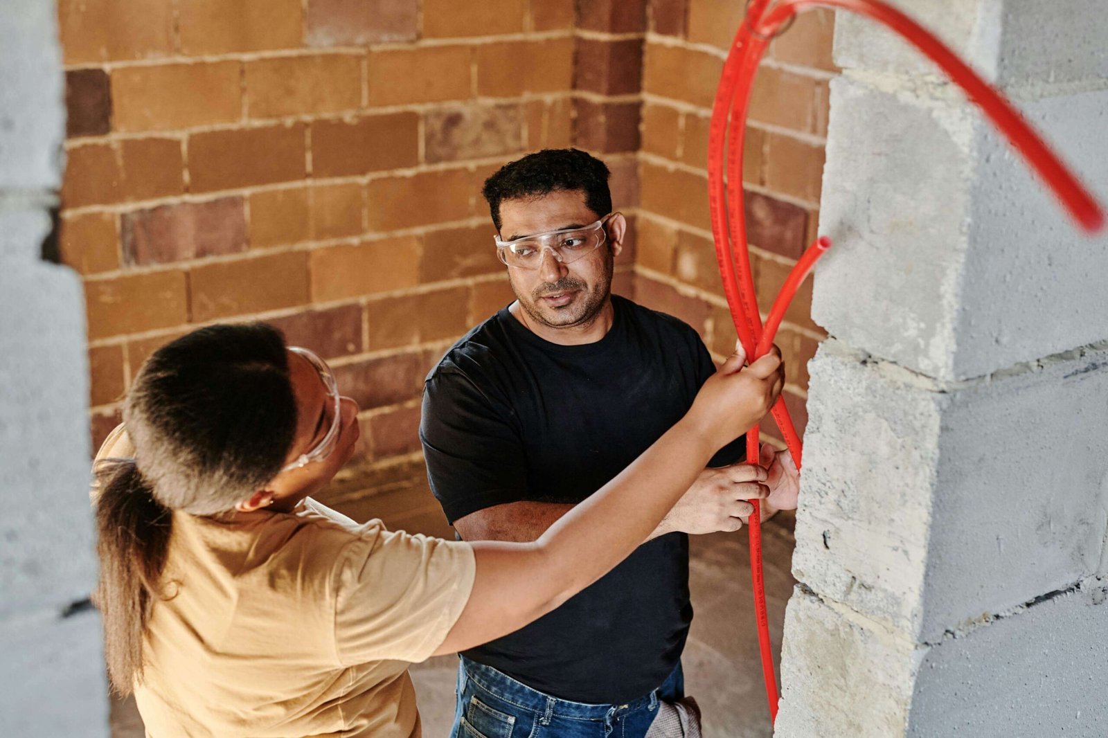 Two plumbers discussing a job.